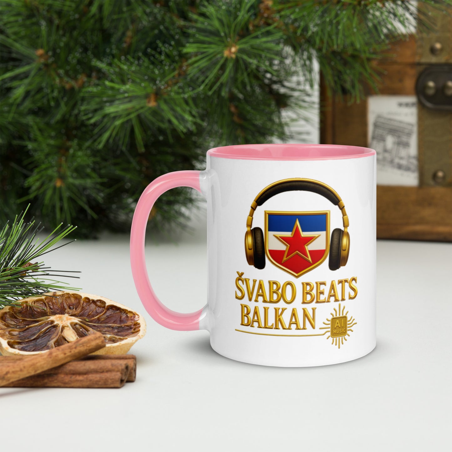 Šolja sa obojenom unutrašnjošću